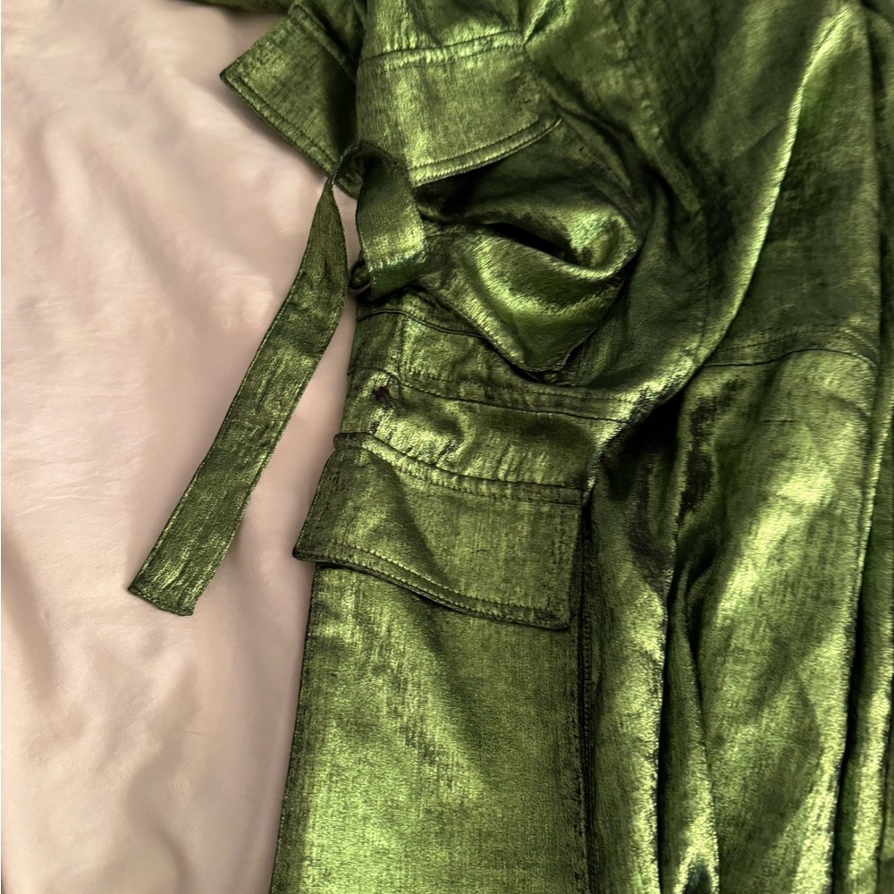 Avec Les filled-Women's Green Metallic satin  Cargo Pants - Picture 3 of 5